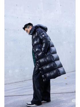 一店d 蒙𝐤 𝐦𝐚𝐲𝐚经典长羽绒 今年秋冬所有人都必备的一件暴风雪长款战服‼️它家的经典爆款 也一直都是它家超难买的