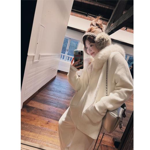 25AW上新 蕾蕾同款【绵绵芝士】带毛领宽松针织外套+宽边全松紧高腰阔腿针织裤 商品图3