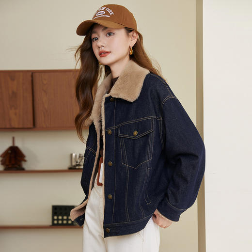 【11/14新品】熙世界复古工装风牛仔外套女加绒冬季保暖翻领夹克棉服毛茸茸上衣 商品图4