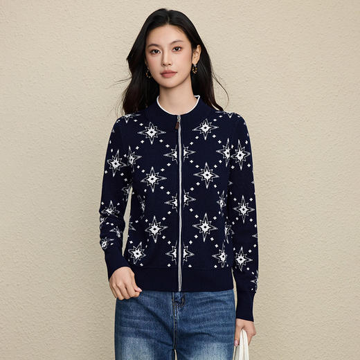 「自」全新升级【铂金会员284/天猫379/差价95】(14202)洛诗琳重工提花星星图案羊毛开衫2025秋冬立领拉链外套女 商品图0