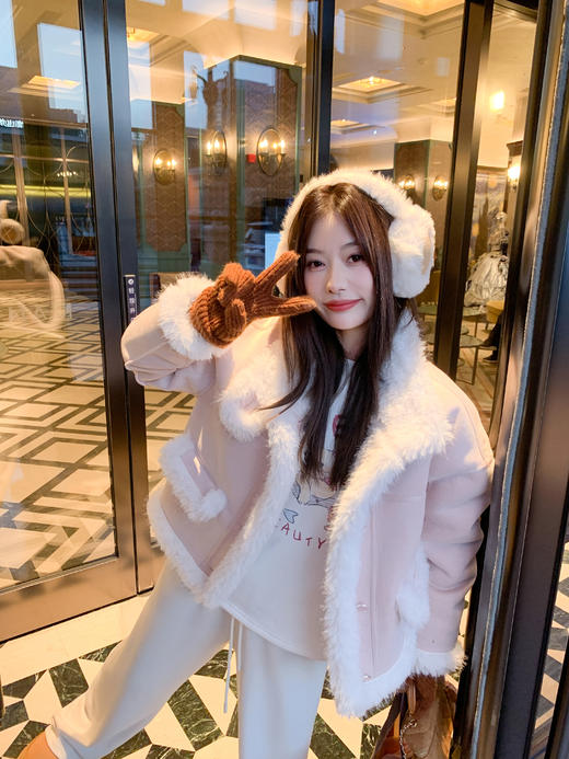 <曾小咸推荐> 现货秒杀！微信超特价！粉色皮毛一体外套毛绒绒拼接麂皮绒 日常319.99 立减120 秒杀199.99！ 商品图14