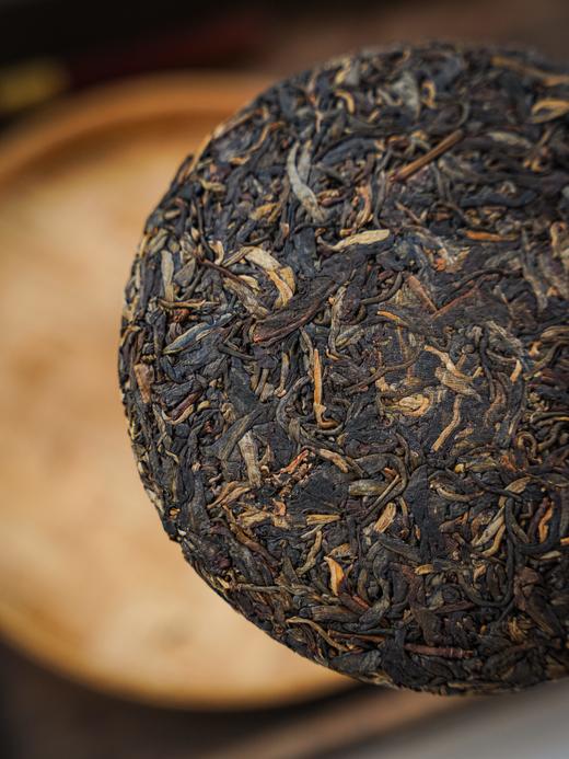 【不足10饼！！】鼎级老生茶【二十年陈老班章】2005年真年份·20年陈老班章！ 轰动整个茶界，一定定好闹钟准时开抢 错过一定会拍大腿的重磅产品200克/饼，5饼/提送1饼 商品图4