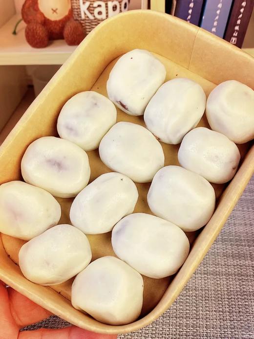 买四送一💰19.9元到手5袋❗【煜客唻巴旦木奶枣】 ✅手工制作，真材实料，奶香味十足，软糯香甜 ✅甜甜的无核红枣中间夹着一整颗巴旦木仁，再搭配奶粉、黄油棉花糖的组合🌟  商品图2