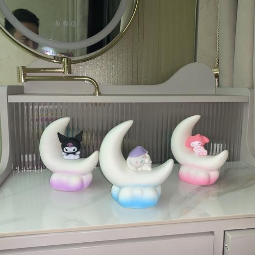 【25积分+29.9得】【月芽甜梦发光摆件，玉桂狗库洛米小夜灯！】三丽鸥月芽甜梦发光摆件 玉桂狗库洛米小夜灯 七夕生日礼物-QQ 商品图1