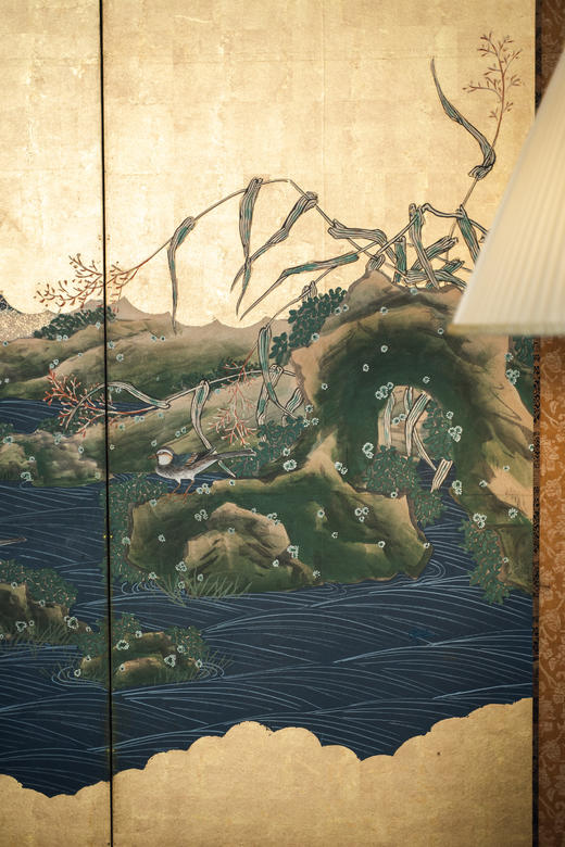 【已售】独角鹿西洋古董1920年代日本昭和时期出品「鸳戏河畔」主题金地岩彩纸本设色六曲屏风 商品图7