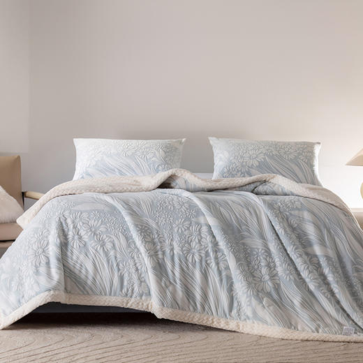 秋冬三层夹棉花卉款雕花绒毛毯 商品图0