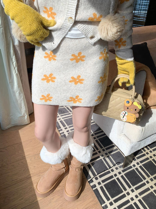 <曾小咸推荐> 现货秒杀！微信超特价！杏拼橙色花朵系扣毛衣 日常179.99 立减100 秒杀79.99！杏拼橙毛织半裙秒杀59.99！ 商品图7