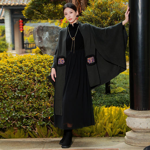 【冬季新品】景星民族风绣花毛织外套 | 黑色 深灰色  | 现货加急发 商品图0