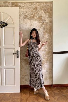 SIA SAYLOR 性感豹纹显瘦收腰吊带连衣裙 21485