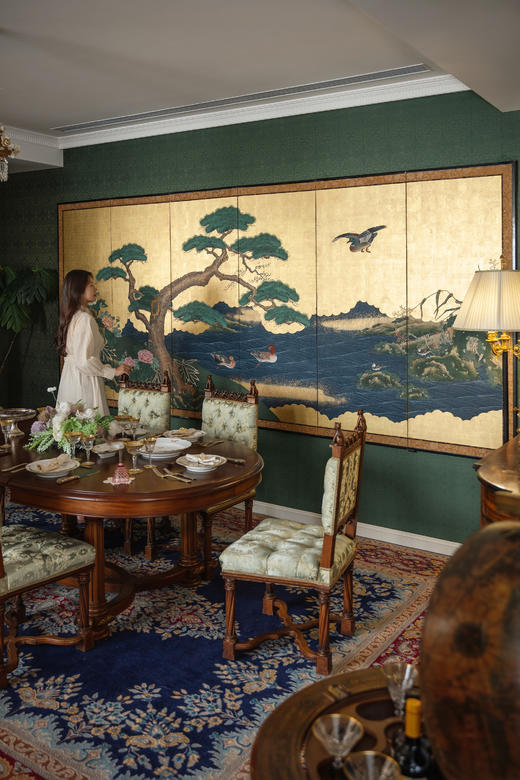 【已售】独角鹿西洋古董1920年代日本昭和时期出品「鸳戏河畔」主题金地岩彩纸本设色六曲屏风 商品图0