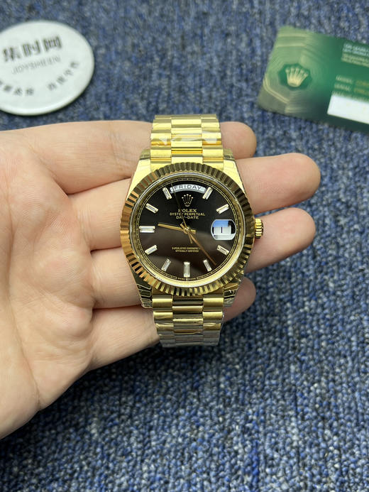 劳力士星期日历型系列 日志40mm 黑冰糖
款式：男士腕表 商品图1