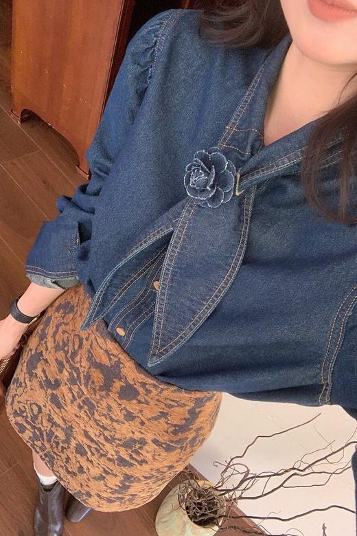 ANSUABEL 港风时尚花朵领结高级质感牛仔衬衫 21491 商品图2