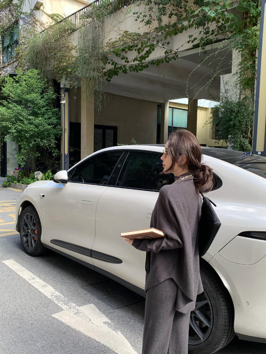 Read Nameless /【线下款同步】气质灰色针织套装 2025/11/15 商品图5