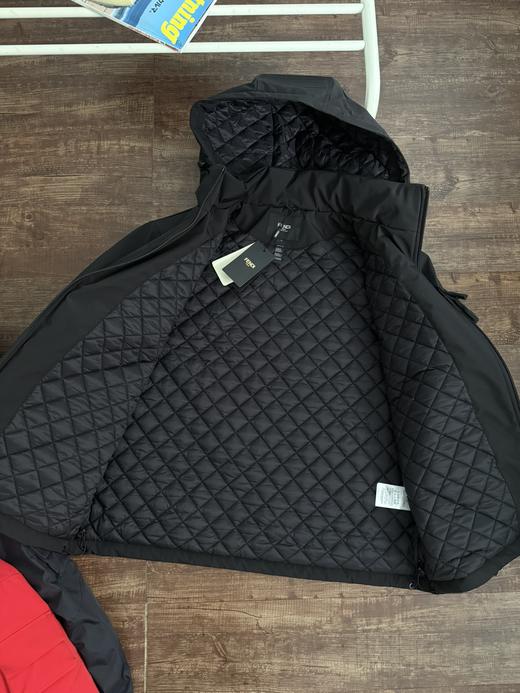 FENDI芬迪户外压胶防风防水P棉轻量化多口袋棉服外套 商品图5