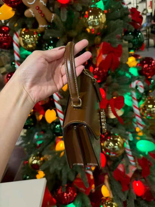 上新折扣1599￥🇺🇸直邮🎄咖棕色老花Coach新款Courtney 水晶扣方盒子包，🉑手提斜挎 商品图4