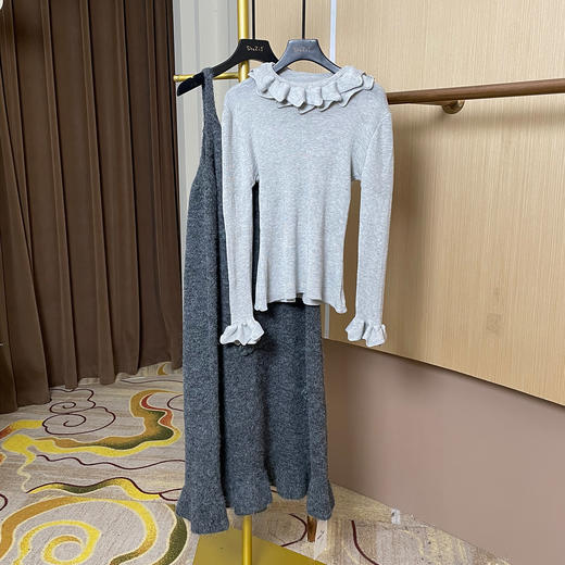 奢姿大码女装2025冬季时尚木耳边上衣搭气质花朵装饰吊带裙两件套9854953968AC 商品图1