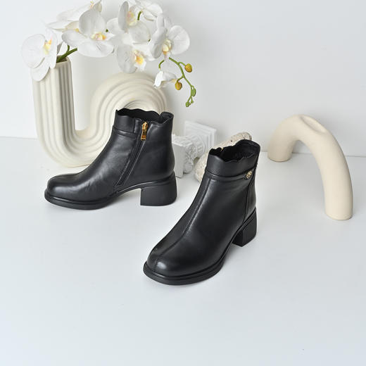 经典鲨2025年冬季专柜新款羊皮革加绒加厚保暖中粗跟短靴女KD29-558071 商品图3