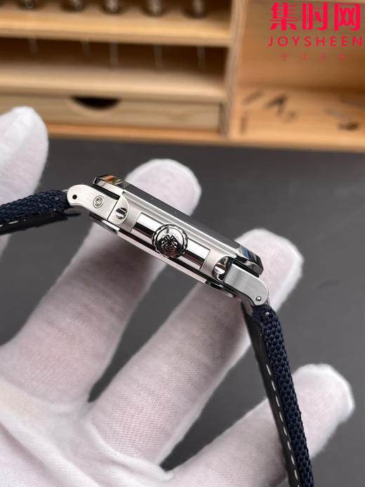 百达翡丽重磅推出新款 CUBITUS系列5822P-001 P1方形鹦鹉螺 牛仔蓝 男士腕表 瞬跳大日历窗，星期及月相显示功能 商品图5