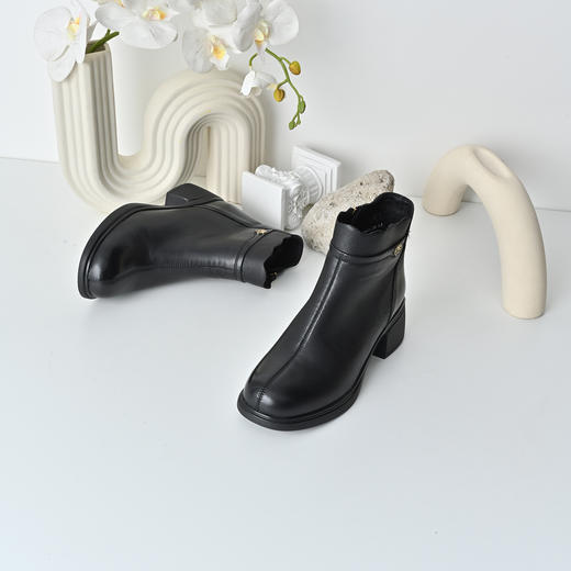 经典鲨2025年冬季专柜新款羊皮革加绒加厚保暖中粗跟短靴女KD29-558071 商品图2