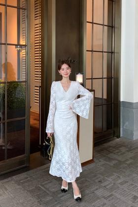 SIA SAYLOR 女神范必备性感V领蕾丝修身连衣裙 21480