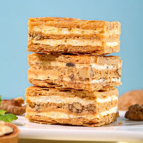 【美味零食丨雀匙拿破仑酥原味75g/酸奶提子80g（3块/盒）系列】新疆核桃与全麦结合，核桃加倍层层酥脆，使用澳洲天然动物黄油，口感松软清甜不腻，独立小包装，即开即食随时享，顺丰配送，自吃送人都适合~