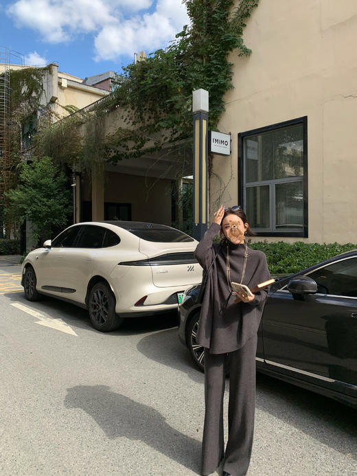 Read Nameless /【线下款同步】气质灰色针织套装 2025/11/15 商品图1