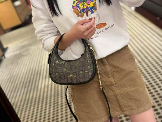 上新折扣¥1650🇺🇸直邮，Coach最新款Carmen 黑金色提花织物拼皮，🉑手提斜挎包（不含金色樱桃钥匙链） 商品图6