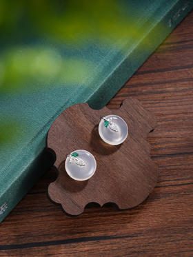 子佩集S925银【烟凝晓碧】耳钉【ED021694】纯银白玉髓叶子平安扣2507