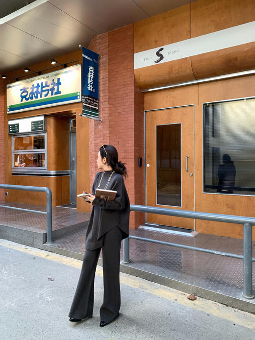 Read Nameless /【线下款同步】气质灰色针织套装 2025/11/15 商品图6