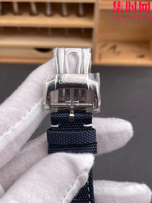 百达翡丽重磅推出新款 CUBITUS系列5822P-001 P1方形鹦鹉螺 牛仔蓝 男士腕表 瞬跳大日历窗，星期及月相显示功能 商品图6