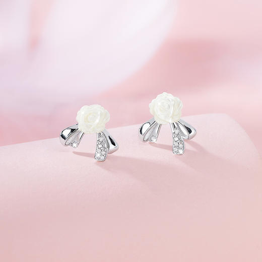 卡蒂罗KADER 白玫瑰蝴蝶结耳钉 925银清新灵动玫瑰造型气质甜美小众典雅设计感养耳洞 简约百搭优雅大气 商品图2