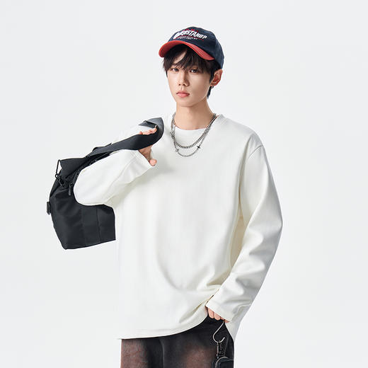 J.S.WANGZI  连帽轻薄鹅绒卫衣 JS5663  圆领轻薄鹅绒卫衣 JS5662 男女同款，无性别穿搭；90%绒子含量，锁温保暖；三色可选；高密舒适面料； 商品图12