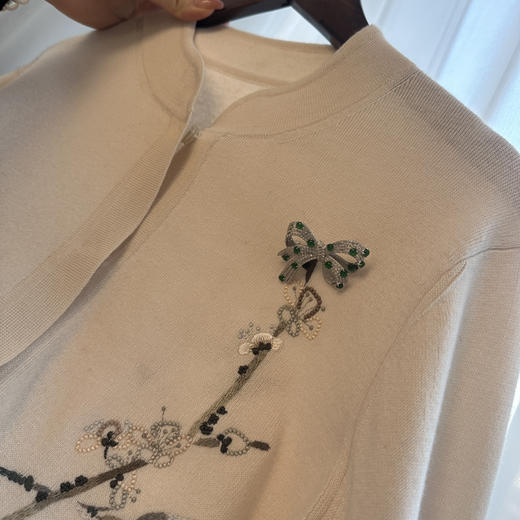 甄珠贝 两用纯天然危地马拉翡翠小绿蛋满镶 丝带结胸针925纯银镶嵌 商品图4