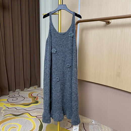 奢姿大码女装2025冬季时尚木耳边上衣搭气质花朵装饰吊带裙两件套9854953968AC 商品图3