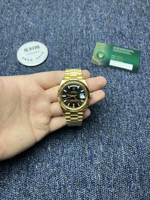 劳力士星期日历型系列 日志40mm 黑冰糖
款式：男士腕表 商品图0