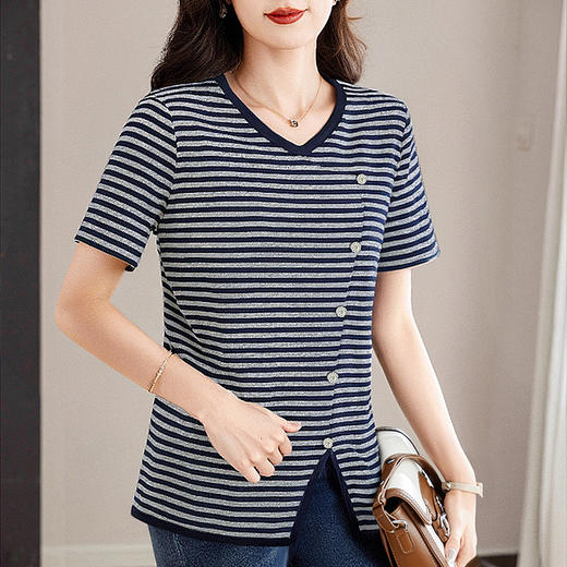 休闲短袖t恤女士宽松大码显瘦V领上衣春夏季2025年新款条纹打底衫 商品图1