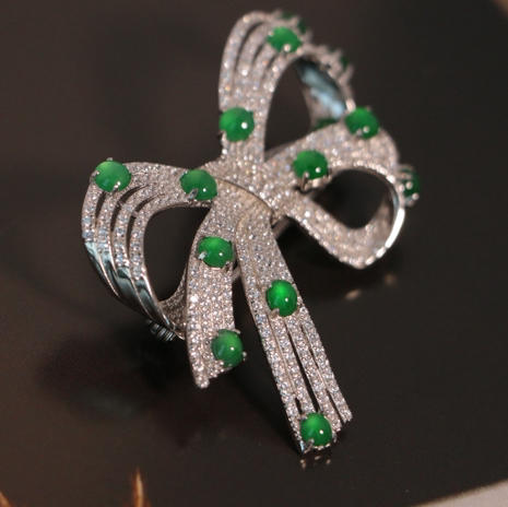 甄珠贝 两用纯天然危地马拉翡翠小绿蛋满镶 丝带结胸针925纯银镶嵌 商品图2