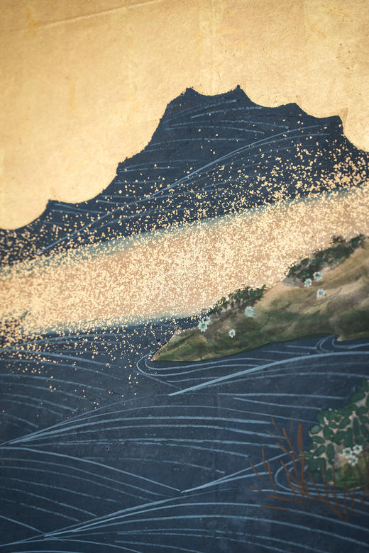 【已售】独角鹿西洋古董1920年代日本昭和时期出品「鸳戏河畔」主题金地岩彩纸本设色六曲屏风 商品图8