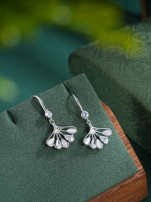 子佩集S925银【飞扬裙摆】耳环【Z19722】纯银时尚小裙裙猫眼石锆石2507 商品图0