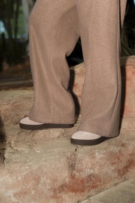 现货！24小时发货！【羊毛混纺直筒裤】松紧腰，宽松阔腿休闲裤，版型立挺显瘦，耐磨好穿不变形，浅卡其色百搭不挑人，成分：3.4%羊毛 70%聚酯纤维 15.7%再生纤维素纤维 5.8%腈纶 5.1%锦纶 商品图8