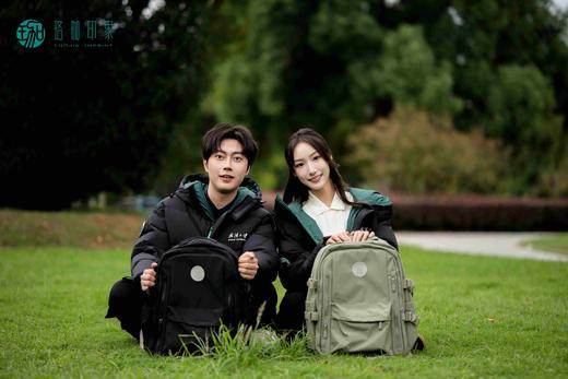 武大休闲双肩背包 商品图1