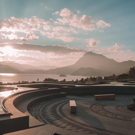 双11大促！1晚/2晚/4晚【泸沽湖隐奢逸境酒店】含星空课程、餐饮代金券、丰富体验活动，更有双店搭配套餐，入住丽江金茂璞修，享休闲时光小食、玉龙雪山景区进山门票、氧气补给等，川云奢华游！ 商品图1