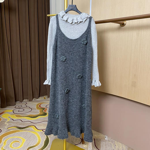 奢姿大码女装2025冬季时尚木耳边上衣搭气质花朵装饰吊带裙两件套9854953968AC 商品图0