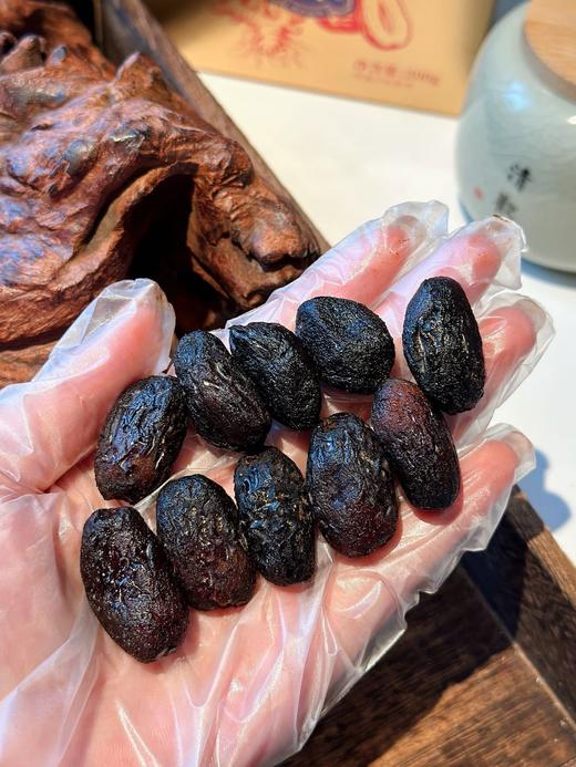 🍑日常填精养血，养好身体，推出一款黄精抱枣💕【艮古堂·九蒸九晒黄精枣】 💥一口下去，微甜不腻真的超级糯叽叽‼️‼️上班忙碌的时候随手 拿了就能吃，💪解馋还健康~姐妹们，都吃起来!! 商品图5