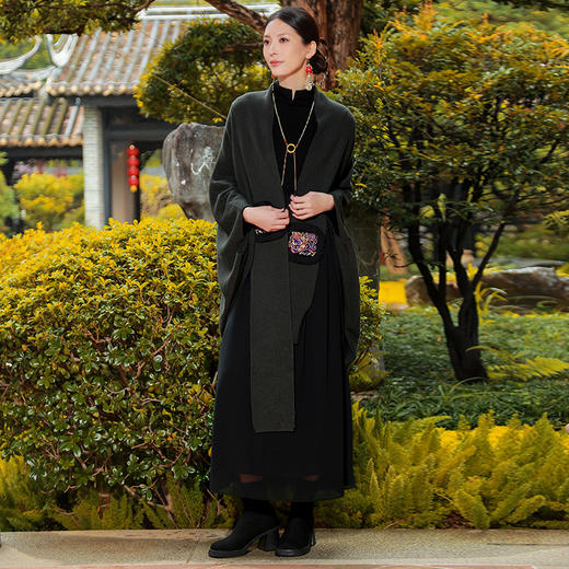 【冬季新品】景星民族风绣花毛织外套 | 黑色 深灰色  | 现货加急发 商品图1