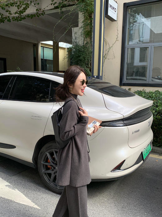 Read Nameless /【线下款同步】气质灰色针织套装 2025/11/15 商品图8