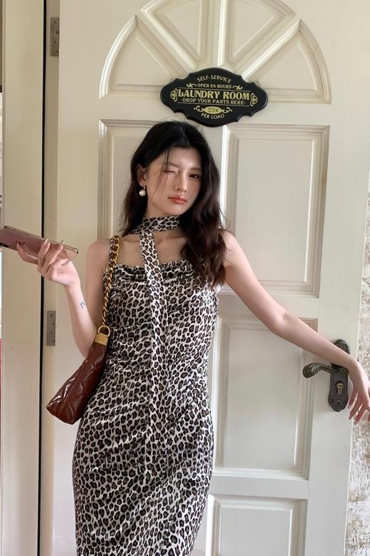 SIA SAYLOR 性感豹纹显瘦收腰吊带连衣裙 21485 商品图2