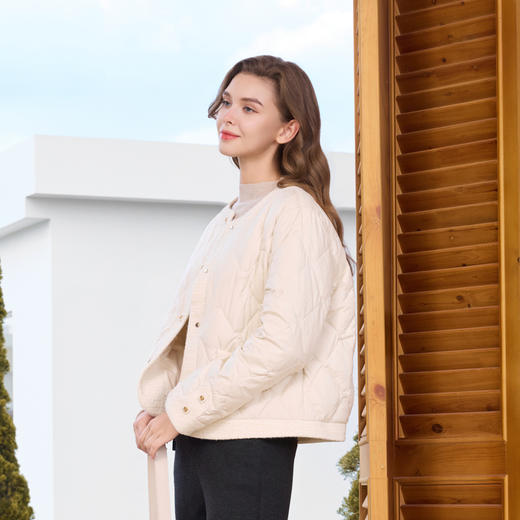 半身缘女装 冬季拼接粗花简约菱格合体经典小香风羽绒服254113M01740116 商品图3