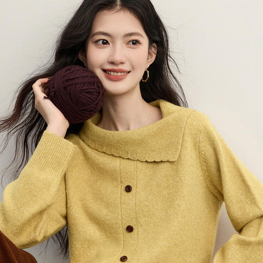 【11/19新品】熙世界绵羊毛翻领毛衣女长袖2025秋冬新款氛围感韩系奶黄色针织衫 商品图4