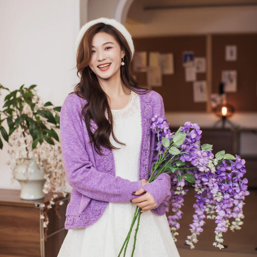 【林栖设计小店】【林栖推荐】（现货）早春度假系列手工钩花立体绣花法式紫色针织开衫短款毛衣外套N1954270 商品图9